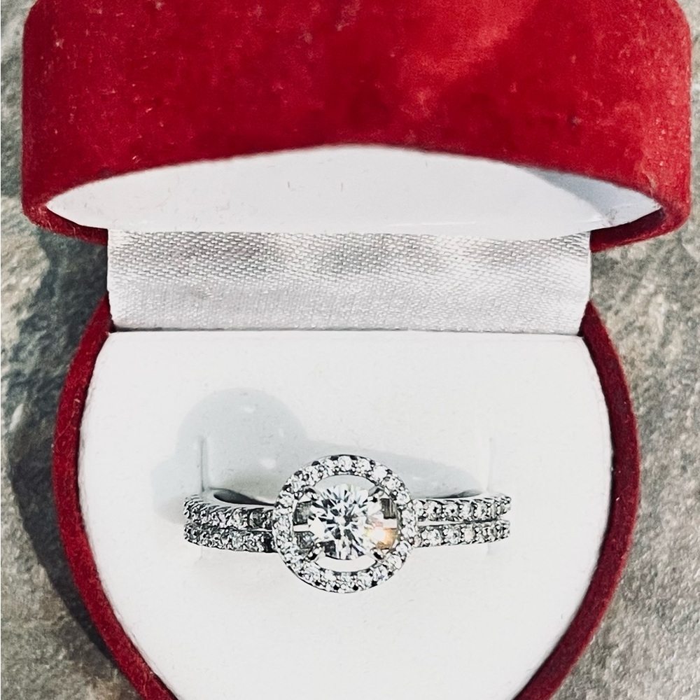 925 Sterling Silver Ring W/ Cubic zirconia